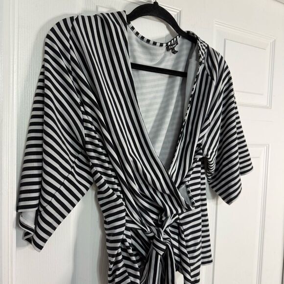 Express Monochrome Striped Wrap Top XL - Picture 4 of 8